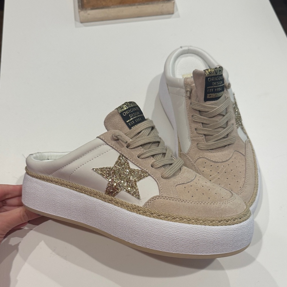 Vintage Havana Beige and White Star Sneakers